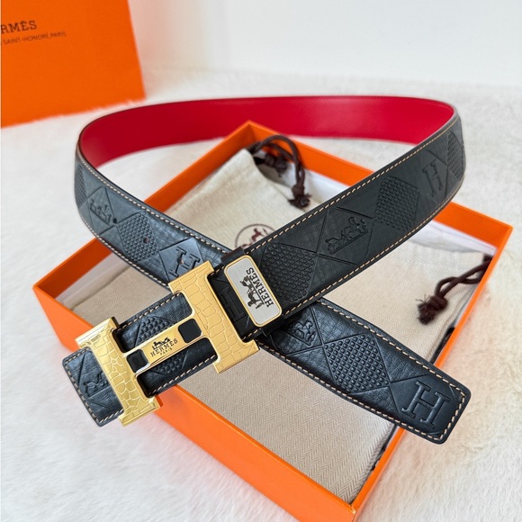 Hermes Men’s Black and Gold Belt Bag - Picture 4 of 6
